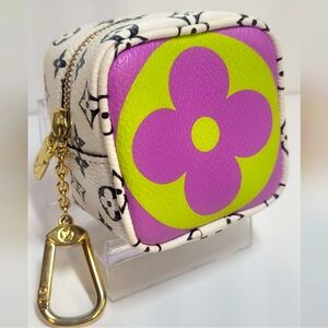💯 Authentic Louis Vuitton White Monogram Giant Porte Monnaie Cube